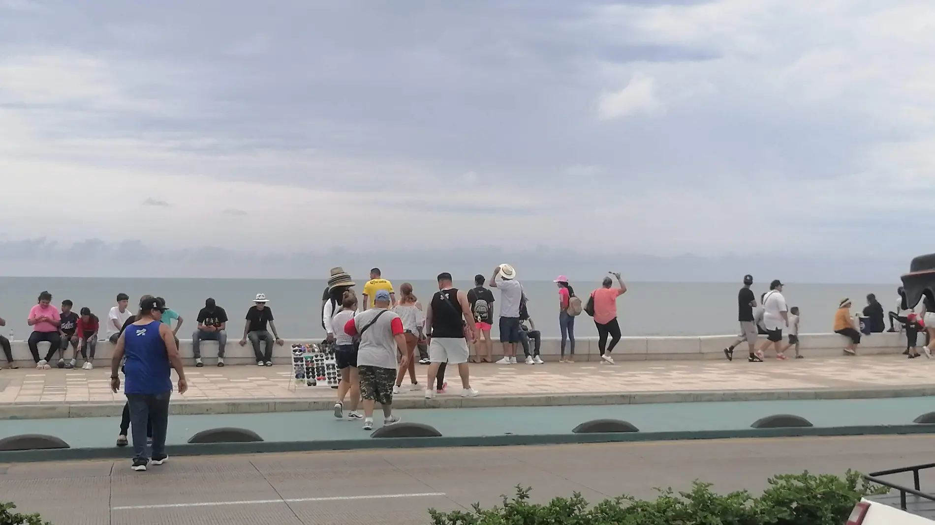 turistas disfrutan mazatlan